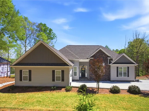 105 Winterbrook Cir, Seneca, SC 29678