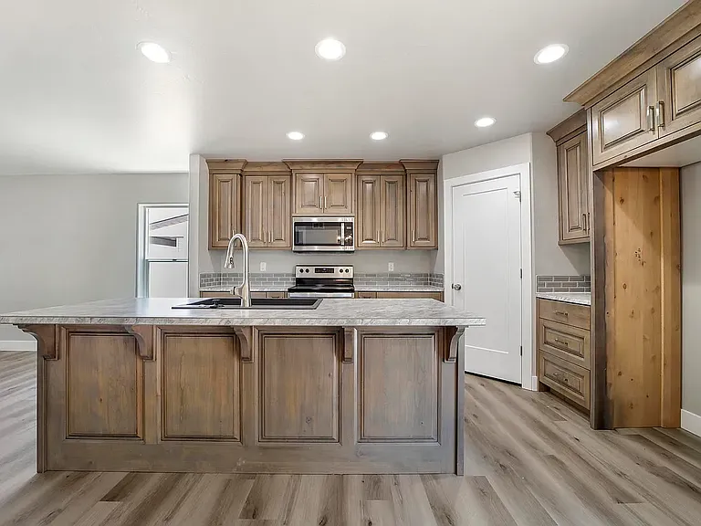 185 Woody Way — Photo 7