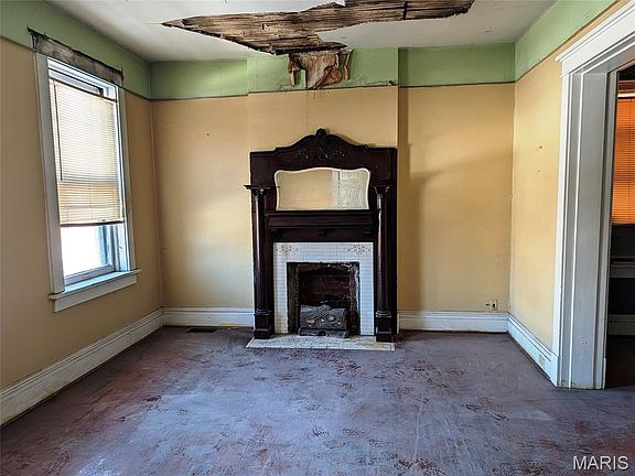2nd image of 2042 Adelaide Ave