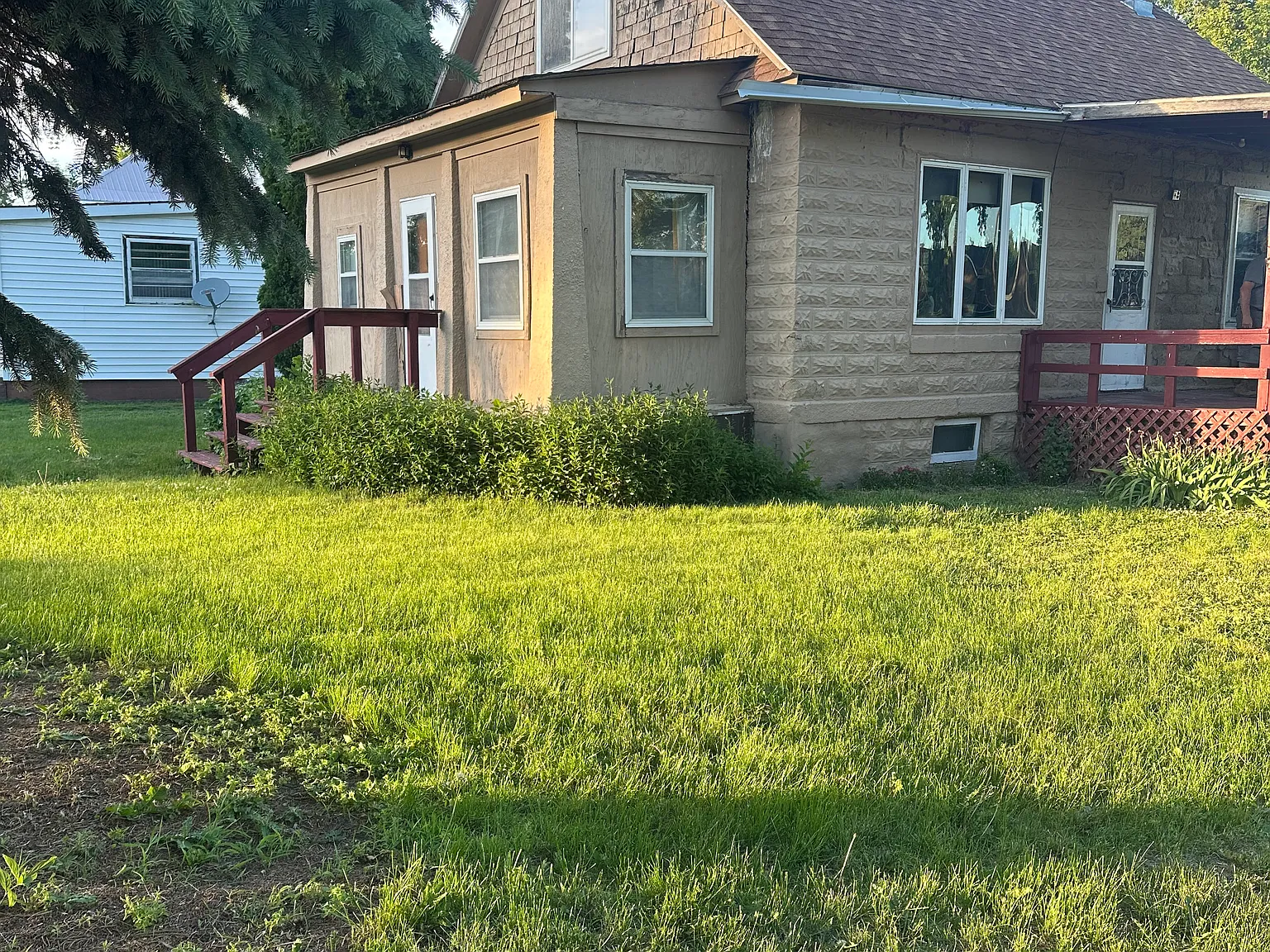3 bed, 1.5 bath, 1250 sqft, $750 — Photo 1