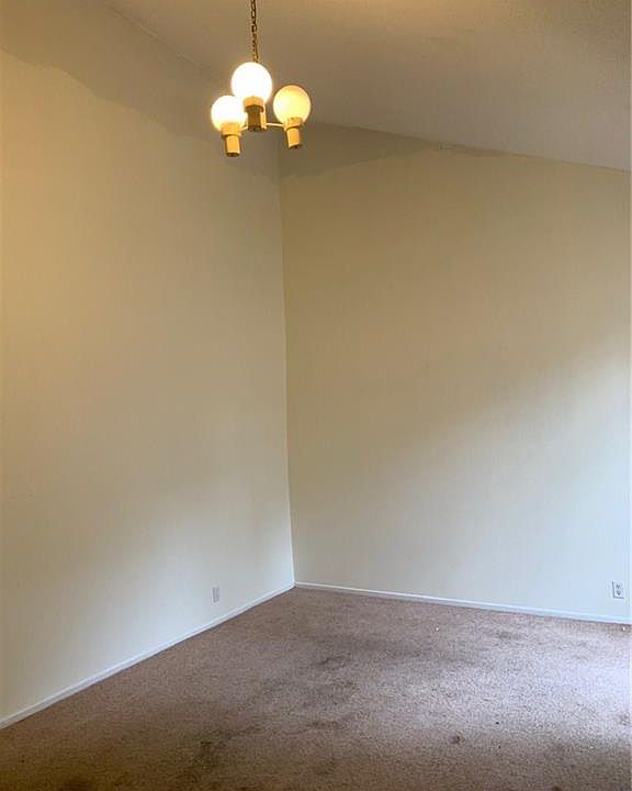 2nd image of 32 Marina Cir