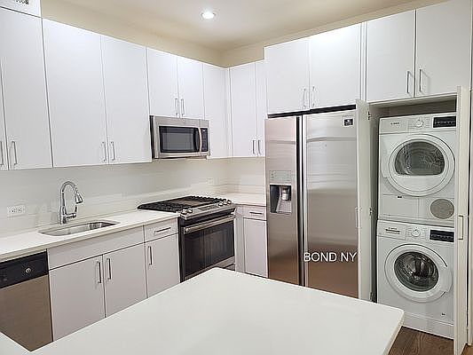 2nd image of 200 W 58th St #C4