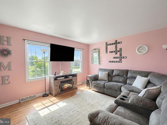 5th image of 2435 Woodmont Dr