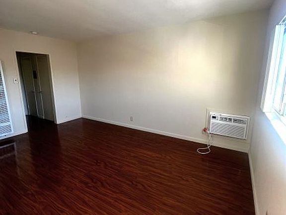 5th image of 319 N Maryland Ave APT 14