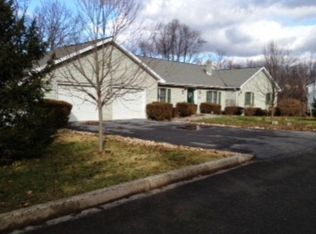 1130 Oak Terrace Ln, Pottsville, PA 17901