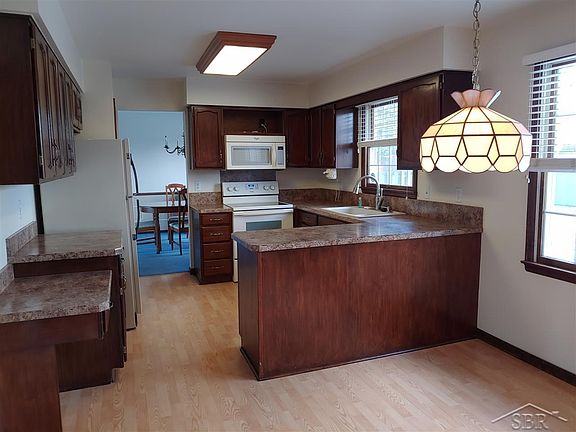 3rd image of 3141 Wintergreen Dr W