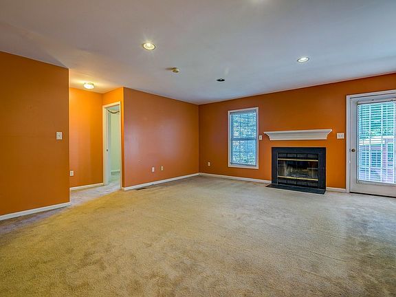 3rd image of 1705 Westover Dr APT 13
