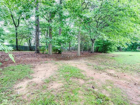 5th image of 801 Forest Park Ln
