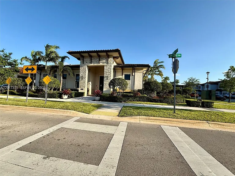 11315 SW 250th Ter — Photo 12