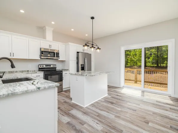 123 Leisure Ln, Macon, NC 27551