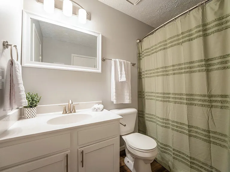 3085-3194 Griggsview Court — Photo 7