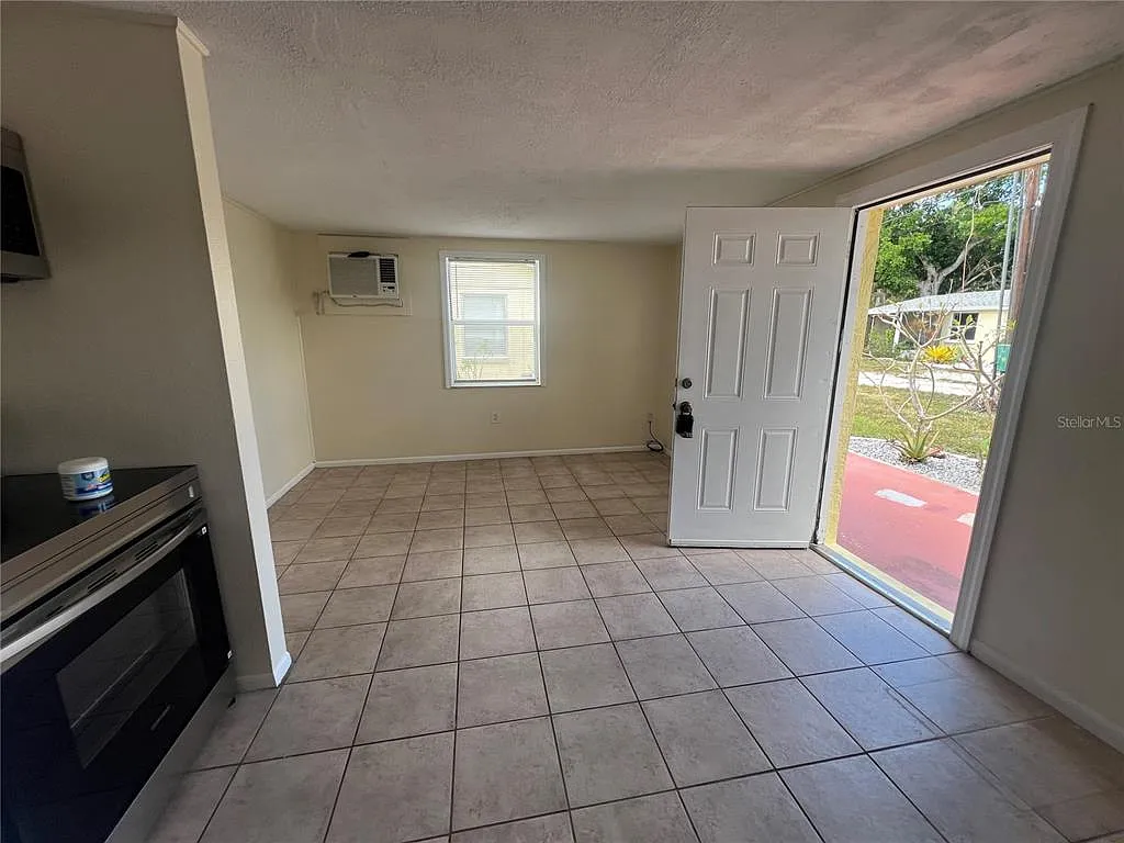 1 bed, 1.0 bath, 650 sqft, $1,325 — Photo 3