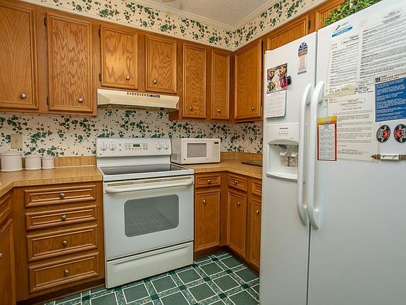 5th image of 215 3rd Ave N #154