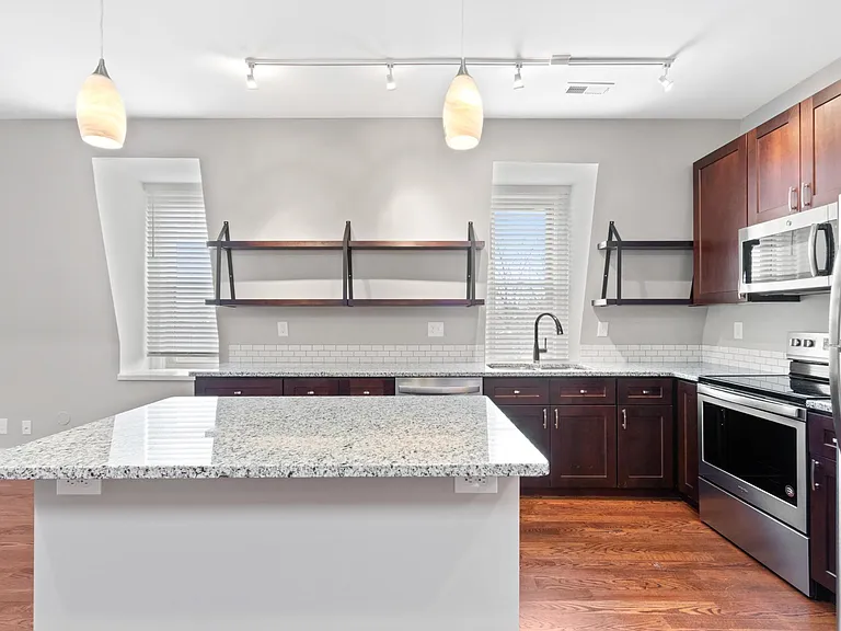 761 Oak St — Photo 10