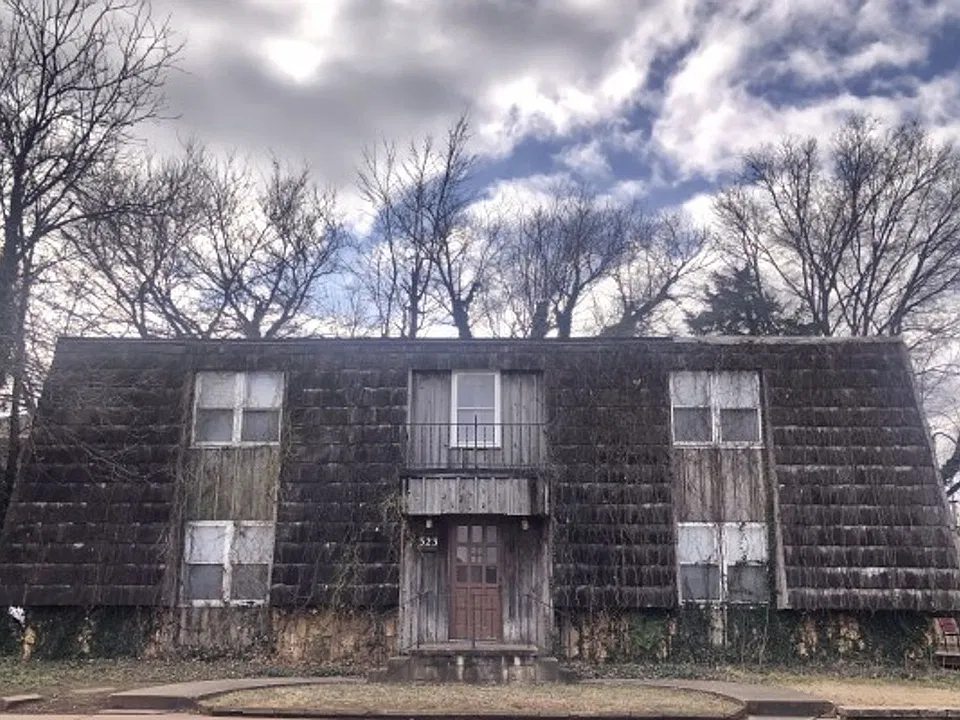 323 W Miller Ave