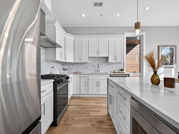 2nd image of 126 De Kalb Ave #2