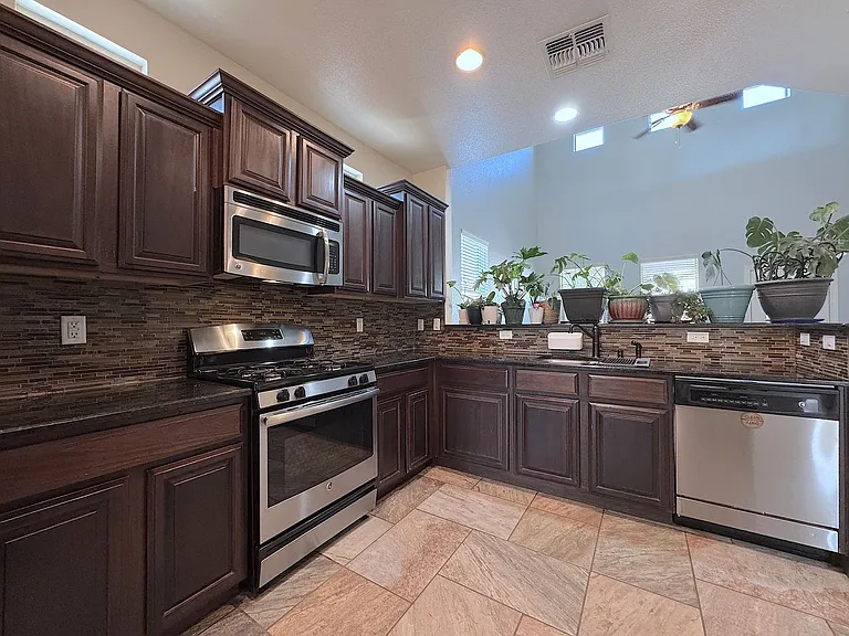 2068 Robert Minnie Pl — Photo 14