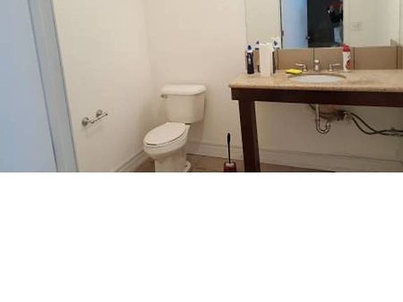 5th image of 906 N Ashland Ave #C