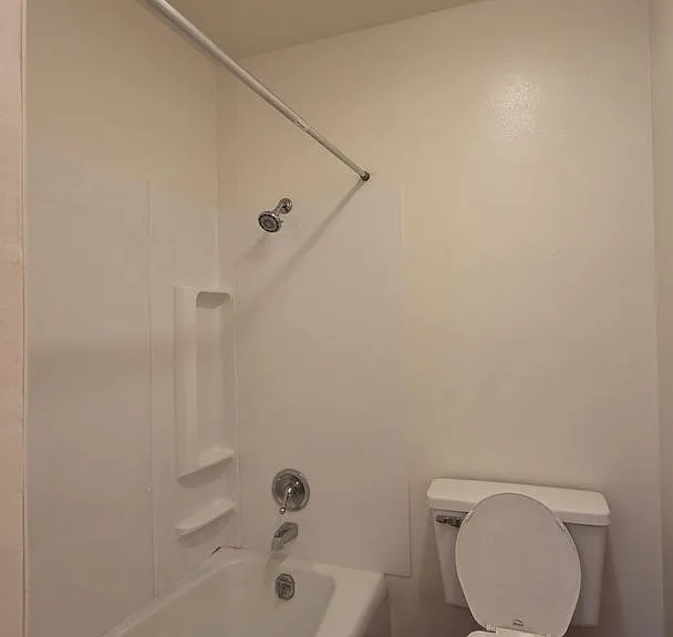 104 Camelot Ct — Photo 14