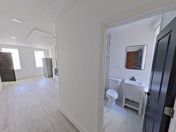 4th image of 3331 N Howard St #1