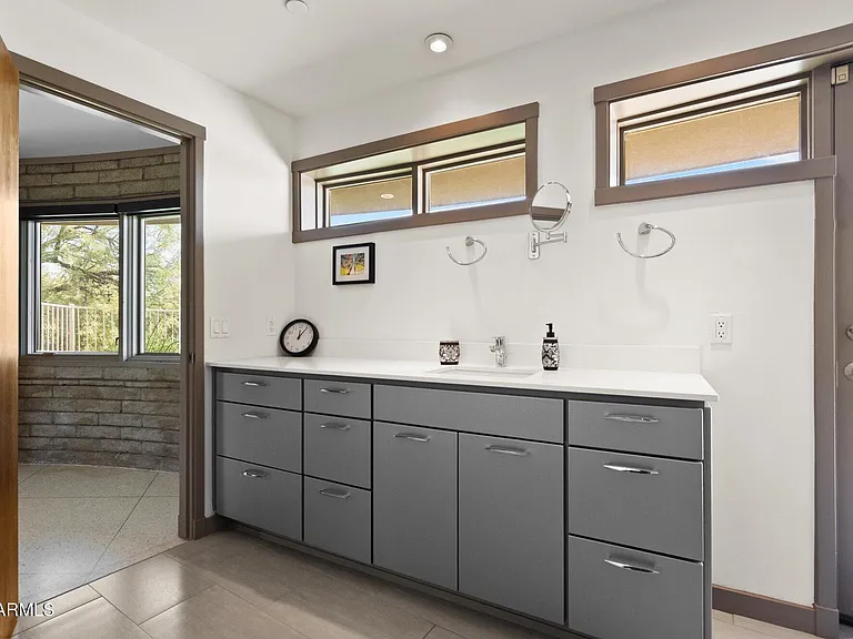 6111 N Palo Cristi Rd — Photo 30
