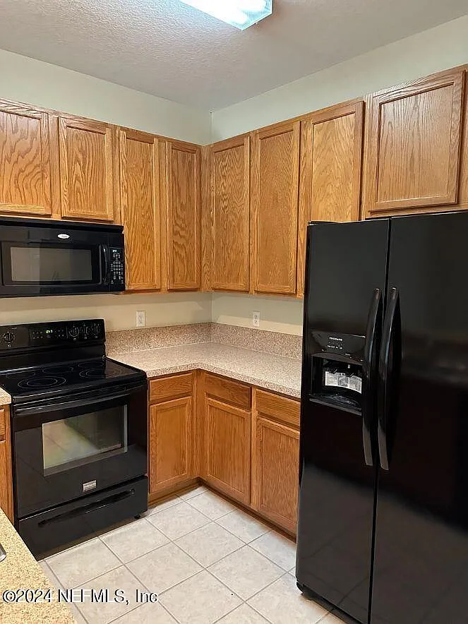 3 bed, 2.5 bath, 1419 sqft, $1,795 — Photo 4