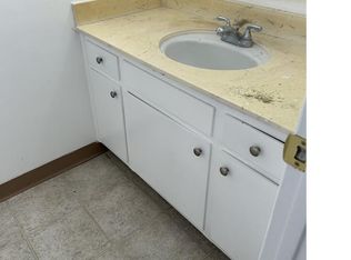 2750 E De Soto St APT 4, Long Beach, CA 90814