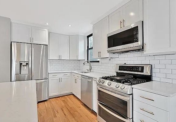 3rd image of 59 Hauxhurst Ave #2