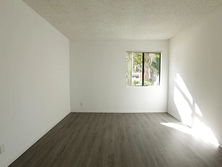 601 Westholme Ave #204 — Photo 17