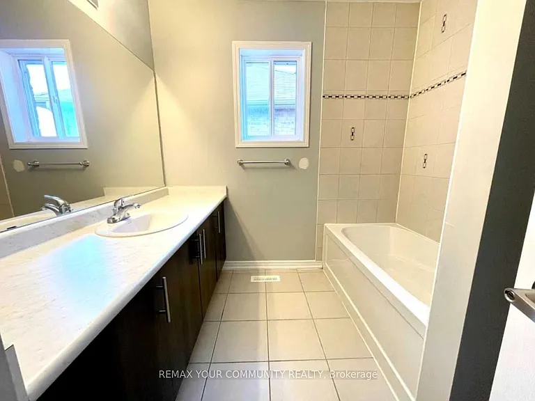 1385 Hunter St — Photo 10