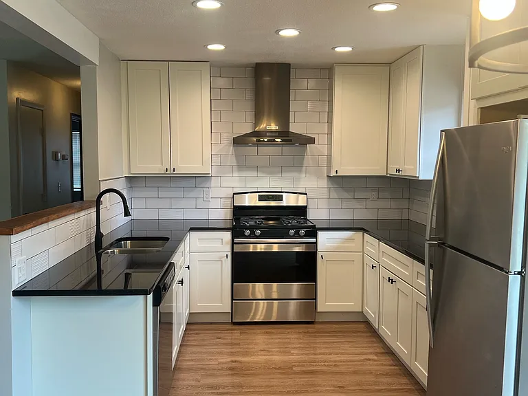 13845 Underclift St NW — Photo 4