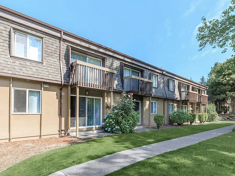 Fairwood Apartments — Photo 24