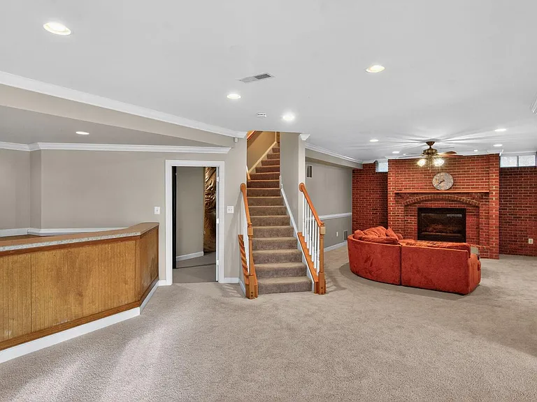 401 Hilton Head Ct — Photo 50