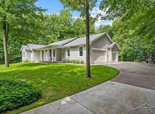 3899 E Tupelo Dr, Midland, MI 48642
