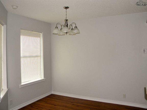 3rd image of 504 Swenson St