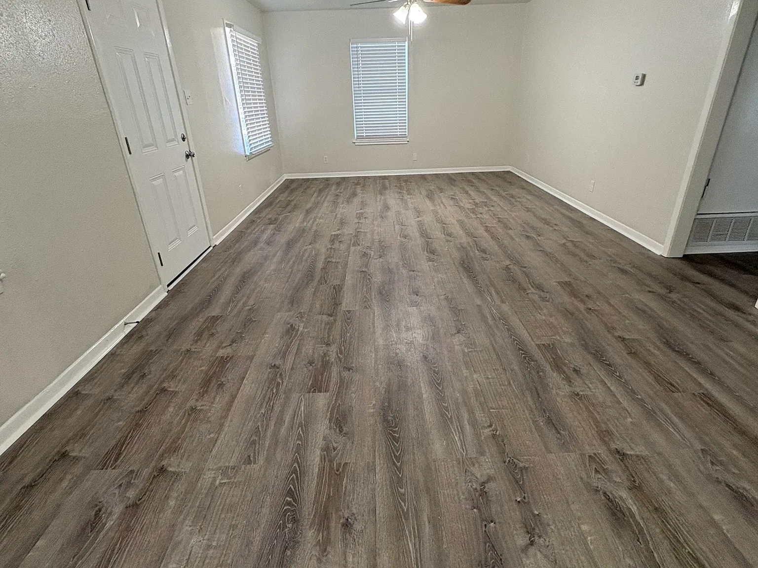2 bed, 920 sqft, $1,950 — Photo 2