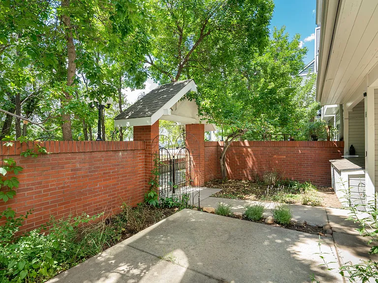 2201 Pearl St — Photo 12