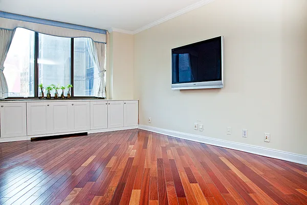 Rented by Douglas Elliman | media 16