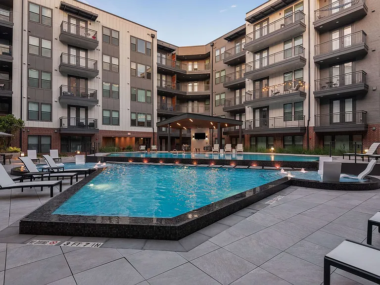 Troubadour Apartments — Photo 76