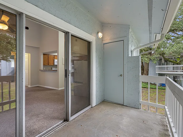Monterey at Beach Boulevard — Photo 20