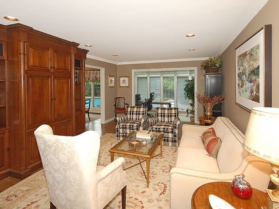 4th image of 42 Green Pl