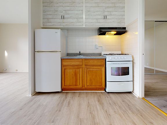 3rd image of 561 41st Ave #4
