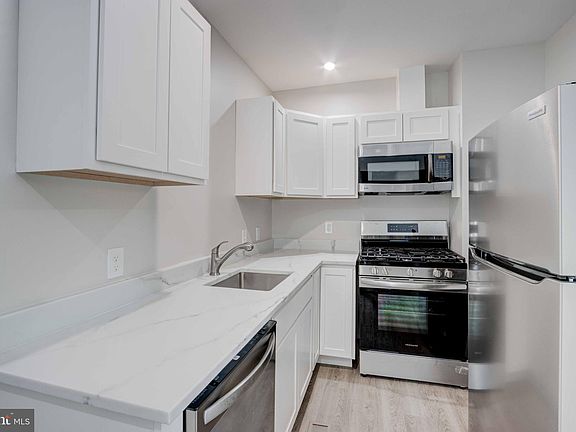 4th image of 38 Bloomsbury Ave