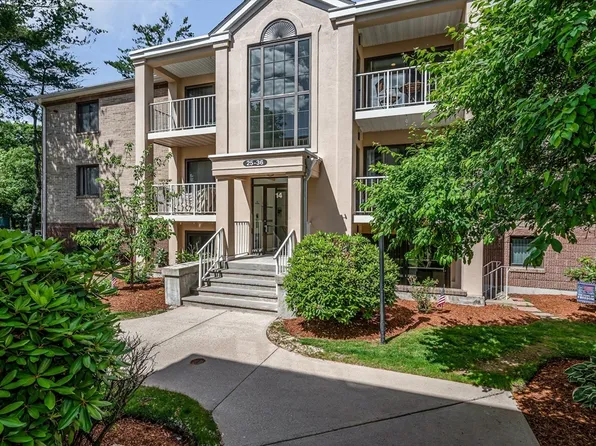 14 Bourbon St APT 34, Peabody, MA 01960