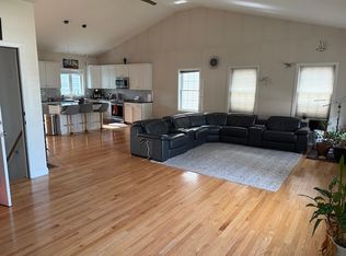 32 Cricket Ln, Tyngsboro, MA 01879