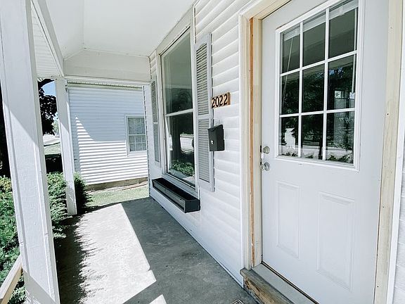 3rd image of 2022 Scott St