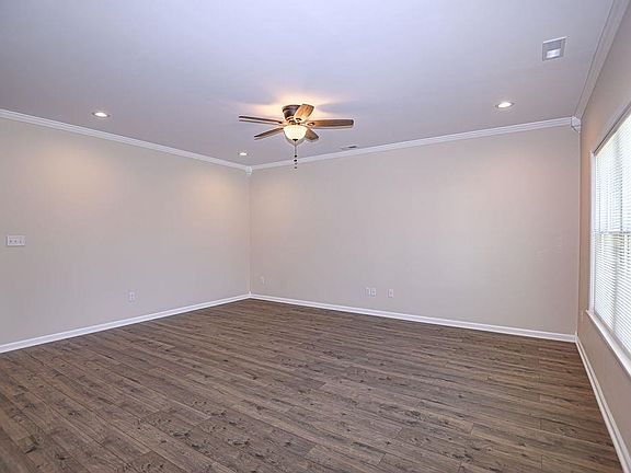 5th image of 121 Maple St