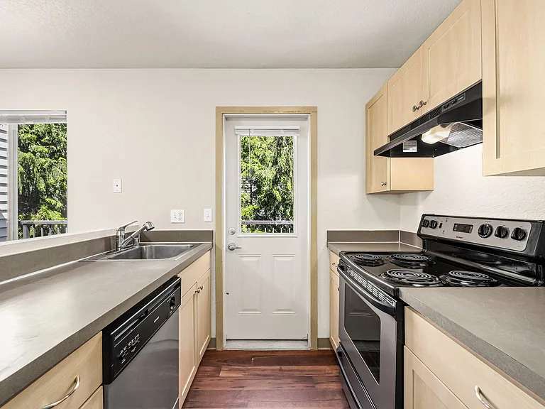Northline Apartments — Photo 8