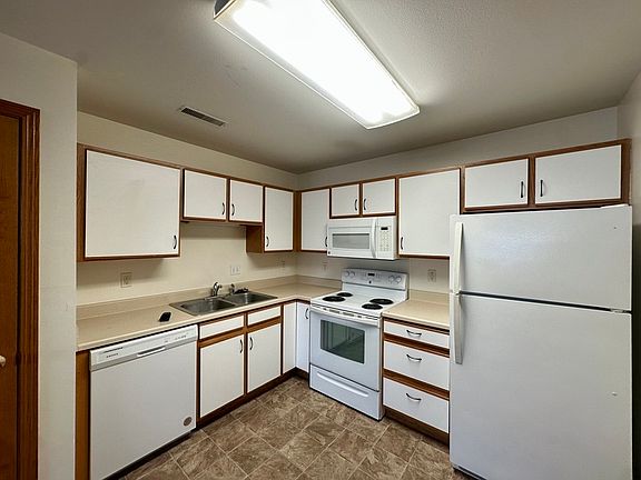 4th image of 6601 Creekside Dr NE Unit 1