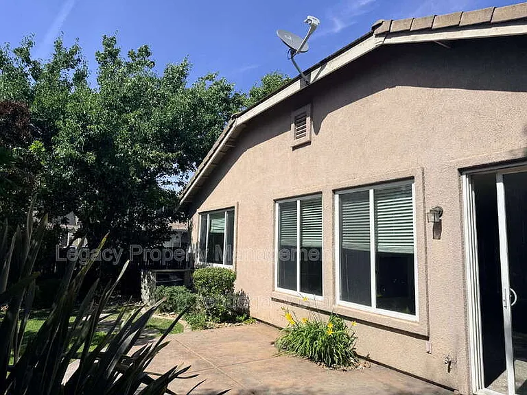 10230 Canadeo Cir — Photo 27